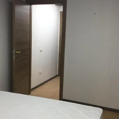 Riva House 公寓 *